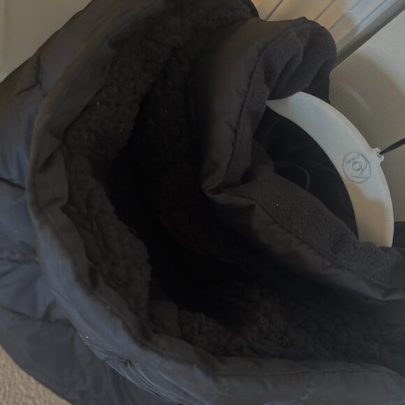 GAP Woman's ColdControl Max Puffer Coat Size L in color True Black - Picture 5 of 5